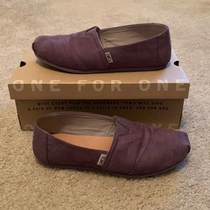 Tom’s Black Plum Microfiber flats